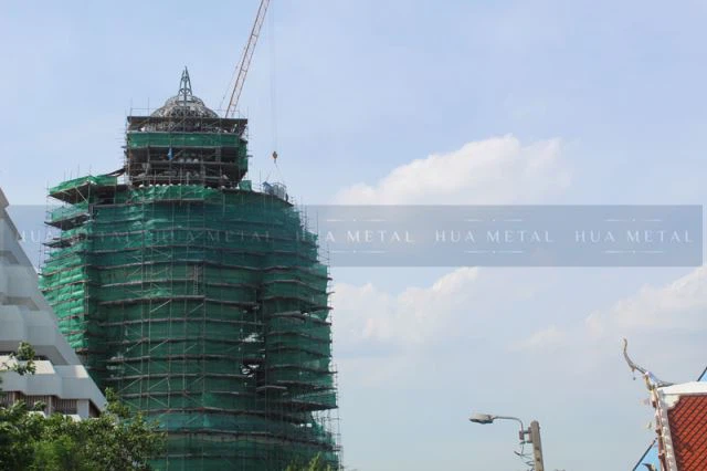 巨大な黄金の仏