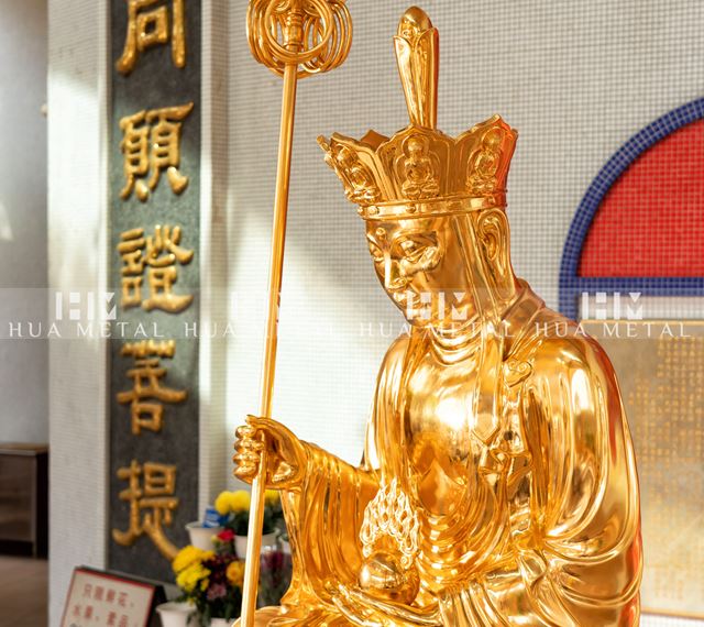 Gilded bronze Ksitigarbha Bodhisattva statue